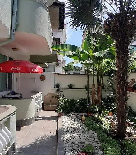 Laguna بيت ضيافة كيتن