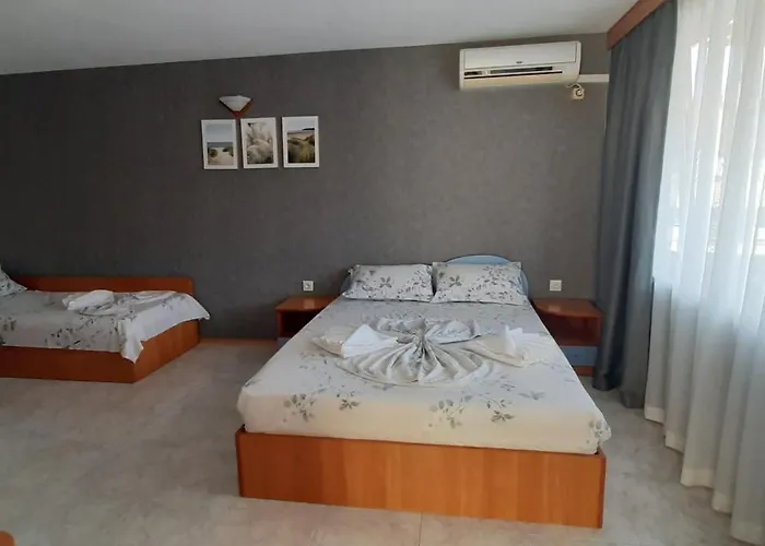 Laguna Guest house 2*